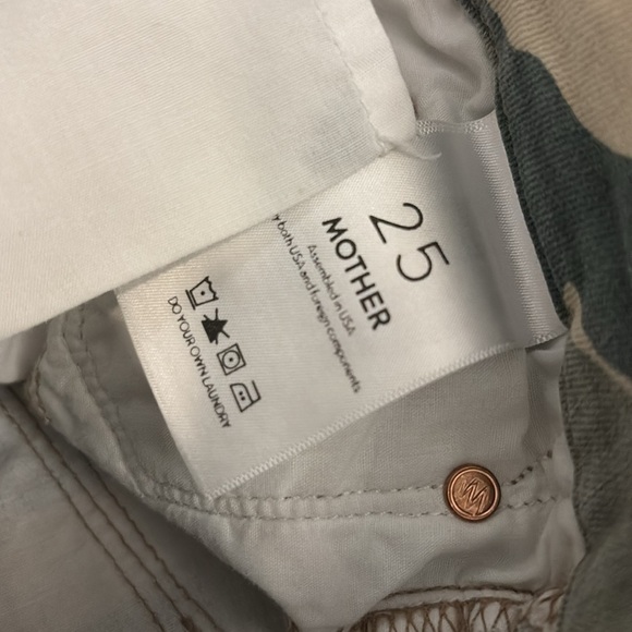 Mother High Waisted Looker Ankle Fray in Camo - Picture 3 of 9